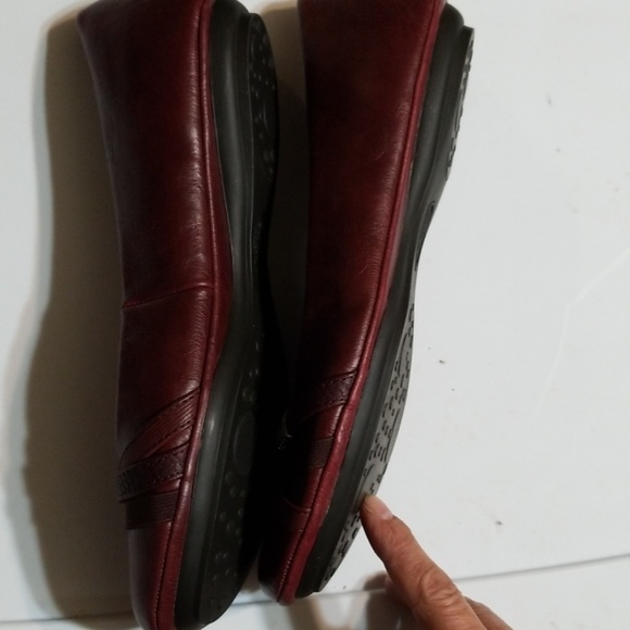 Euro by Sofft Slip on Wine NWOT 9M to 9.5 M - Picture 2 of 7